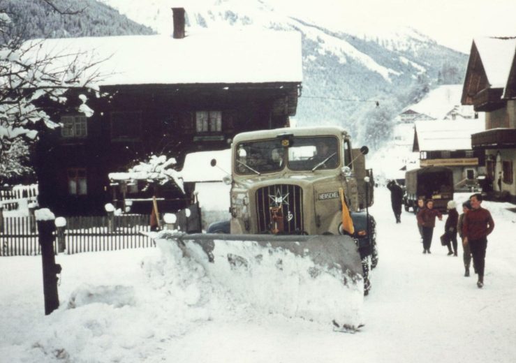 1958 - 1 LKW mit Schneepflug in der Ge. Gaschurn